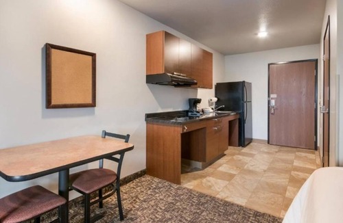 Sturtevant Hotel | Peaceful Stay by Ives Grove Golf Course | Affordable Room w/Kitchenette