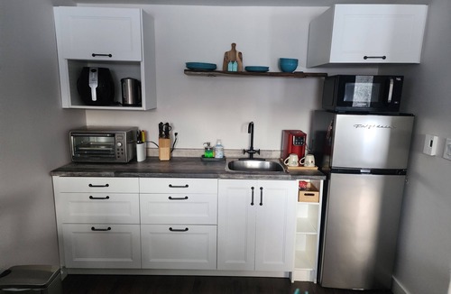 Amherst Apartment | Peaceful Studio Stay w/Hot Tub - sleeps 4