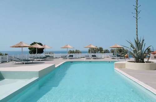 Ormos Koumeikon Apartment | Peaceful Studio Stay with Poolside Comfort and Style