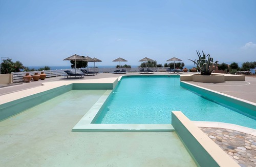 Ormos Koumeikon Apartment | Peaceful Studio Stay with Poolside Comfort and Style