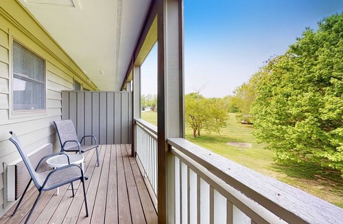 Baneberry Apartment | Peaceful Studio, Sleeps 4, Gym, Near Douglas Lake