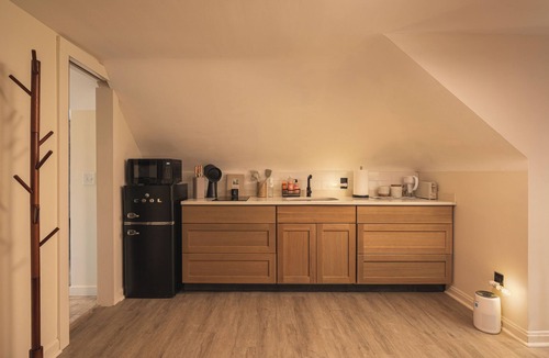 Shaker Heights Apartment | Peaceful Studio ~ Private & Safe ~ Near Hospitals