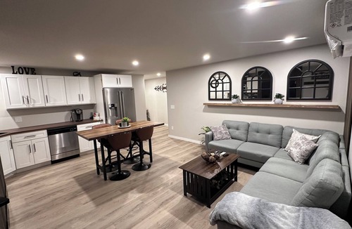 East Kootenay House | Peaceful suite at Shadow Mountain, in the heart of nature, near all amenities!