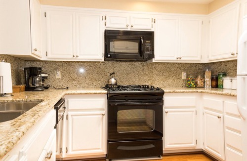 Santa Ana Heights Condo | Peaceful Sunny Beach-Adj Dual Master PENTHOUSE Family Friendly Condo