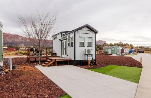 Apple Valley House | Peaceful Tiny Home