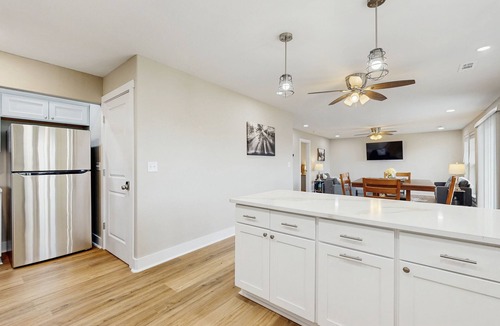 Lost Bridge Village House | Peaceful Top-Floor Retreat with Lake Views, Spacious Deck, AC, and Washer/Dryer