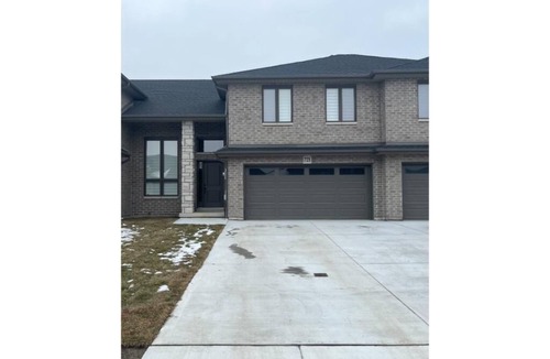 Lakeshore House | Peaceful Townhome
