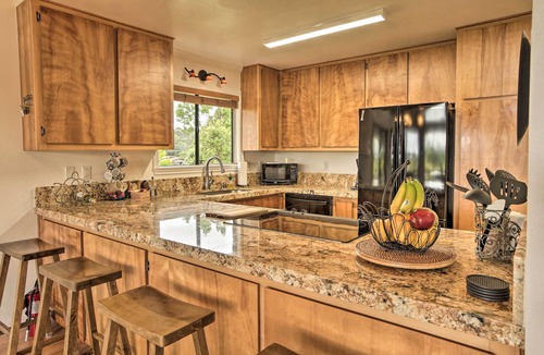 Volcano Cottage | Peaceful Volcano Home Near National Park!