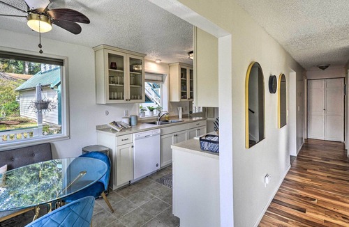 East Olympia Cottage | Peaceful Waterfront Cottage w/ SUPs, Kayaks & More