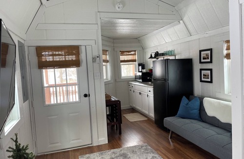 Ellamore Cottage | Peaceful Waterfront House and Cabin “The Brook”