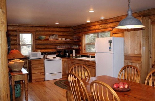 Chiloquin Cabin | Peaceful Waterfront Log Cabin near Crater Lake National Forest, Oregon