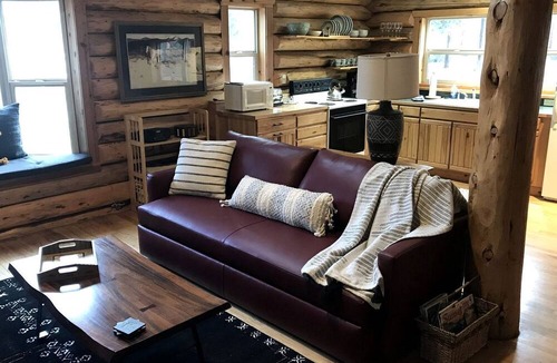 Chiloquin Cabin | Peaceful Waterfront Log Cabin near Crater Lake National Forest, Oregon