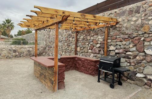 El Paso House | Peaceful West: 4BR Dusk Haven