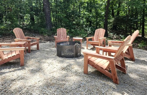 Pittsburg Cabin | Peaceful Wooded Getaway with Hot Tub, Fire Pit & Scenic Views in Pittsburg, Missouri