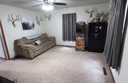 Springdale House | Peaceful working farmhouse near Ord Ne.