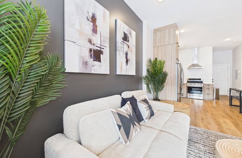 West Town Apartment | Peaceful Zen Flat 2BR Oasis with Free Parking