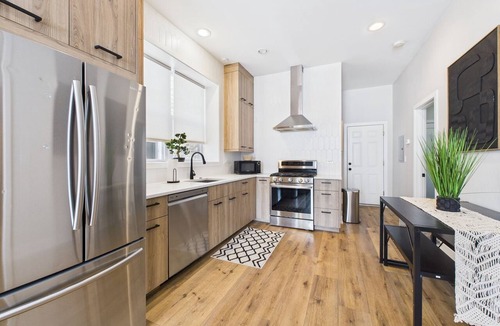 West Town Apartment | Peaceful Zen Flat 2BR Oasis with Free Parking