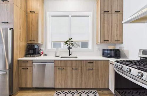 West Town Apartment | Peaceful Zen Flat 2BR Oasis with Free Parking