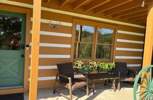 Sayler Park Cabin | Peacefully loving retreat!nCabin in charming Lawrenceburg.n