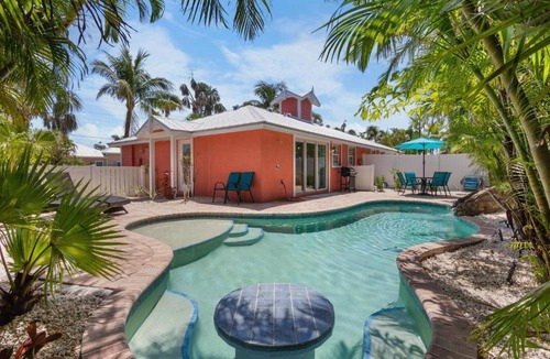 Holmes Beach Apartment | Peach Bellini