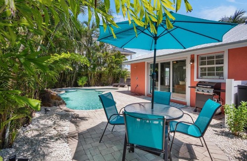 Holmes Beach Apartment | Peach Bellini