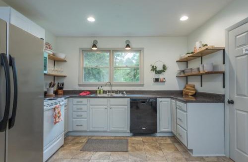 Black Mountain House | Peach & Pine Cottage
