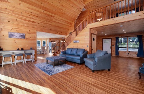 Hemp House | Peaches & Streams
