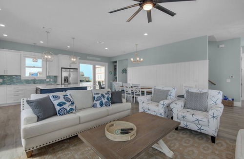 Navarre Beach House | 🐚🌴Peachy Queen | Luxe Pet Friendly Beach Retreat w/Pool, Views and Golf Cart