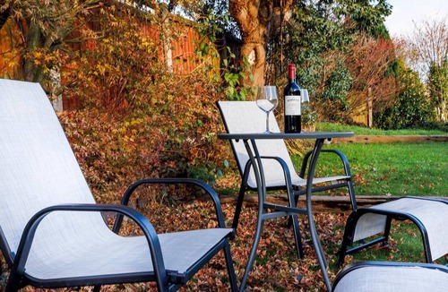 Padfield Apartment | Peak District Haven | Scenic Glossop Retreat | Pass the Keys