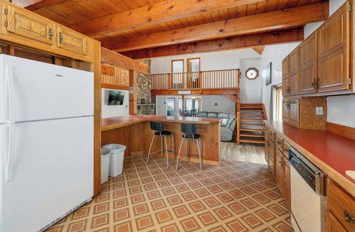 Meredith House | Peak Foliage Awaits Pet-Friendly Lake Waukewan Escape Meredith NH Fall 2026