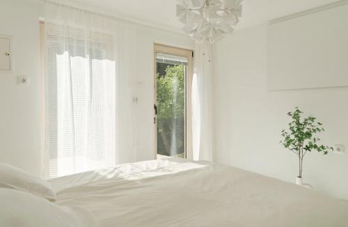 Limbus House | Peak & Pause