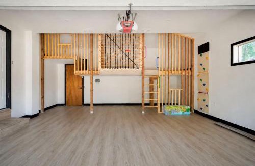 Littleton House | Peak State Hot Tub Sauna & Arcade