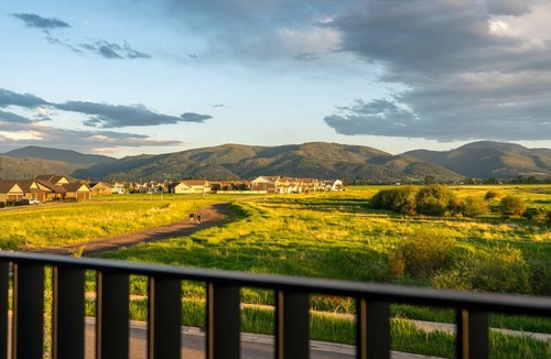 Bozeman House | Peak View Townhome - Modern Townhome with Amazing Views, 30 Night Minimum