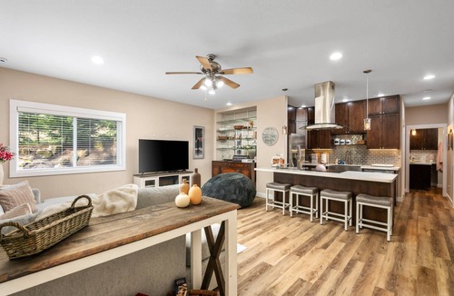 Hillsboro Condo | Peaks View Bunk House | Game Room Fun, Fire Pit Nights & Quiet Forest Retreat Getaway