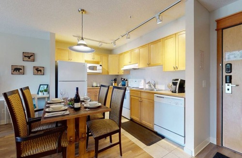 Canmore Condo | PEAKSIDE - ONE BED CONDO - GYM & SECURE PARKING
