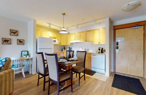 Canmore Condo | PEAKSIDE - ONE BED CONDO - GYM & SECURE PARKING
