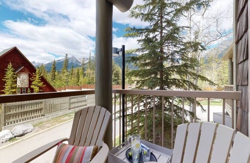 Canmore Condo | PEAKSIDE - ONE BED CONDO - GYM & SECURE PARKING