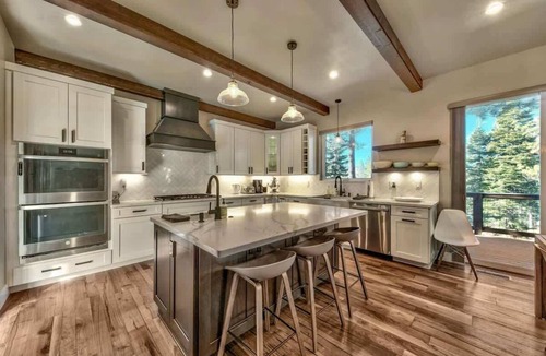 Montgomery Estates Cabin | PeakView: Luxury 6br, Hot Tub, Game Room, Theater, Sir Conditioning, Bar, Near Lake and Heavenly