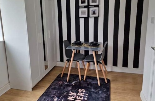 Edgbaston Apartment | Peaky Blinders' Studio Near Birmingham City Centre