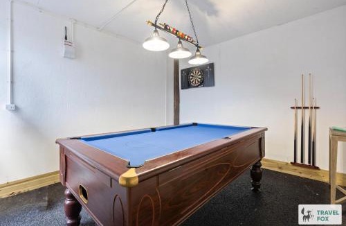 Denstone House | Pear Tree Cottage Pool Table 15mins drive to Alton Towers