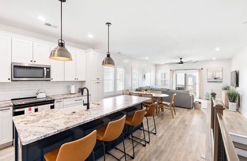 Wilmington Beach House | Pearl Paradise: with elevator & golf cart included! 2 blocks to beach.