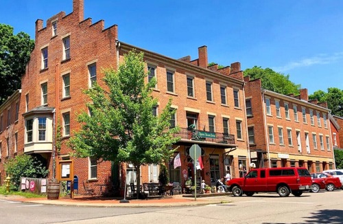 Coshocton Apartment | Pearl`s Place in heart of Historic Roscoe Village