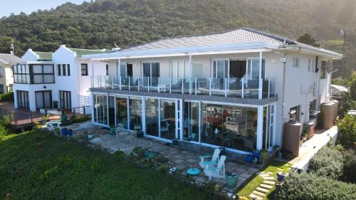 Glentana Apartment | Pearl White Sands
