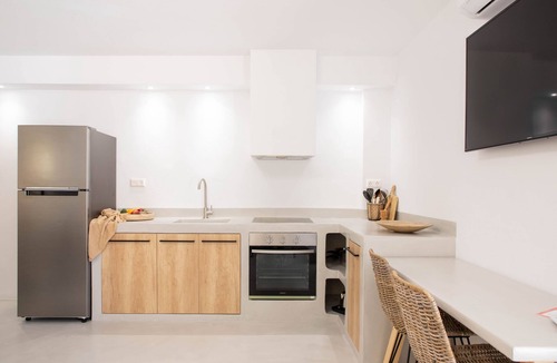 Kokkini Chani Apartment | Pebble, an Idyllic Seaside Suite by NirouSuites