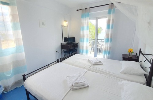 Plomari Hotel | Pebble Beach Hotel