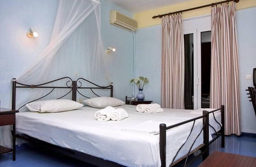 Plomari Hotel | Pebble Beach Hotel