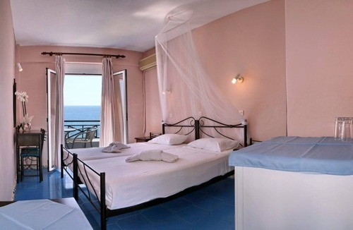 Plomari Hotel | Pebble Beach Hotel