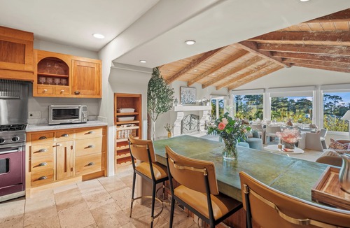 Del Monte Forest House | Pebble beach secret golfers retreat with hot tub and gym LX92