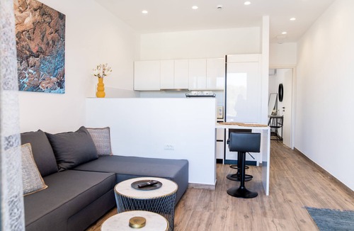 Kos Town Apartment | Pebble Garden