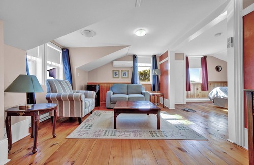 Wellington House | PEC Country Lavender Farmhouse